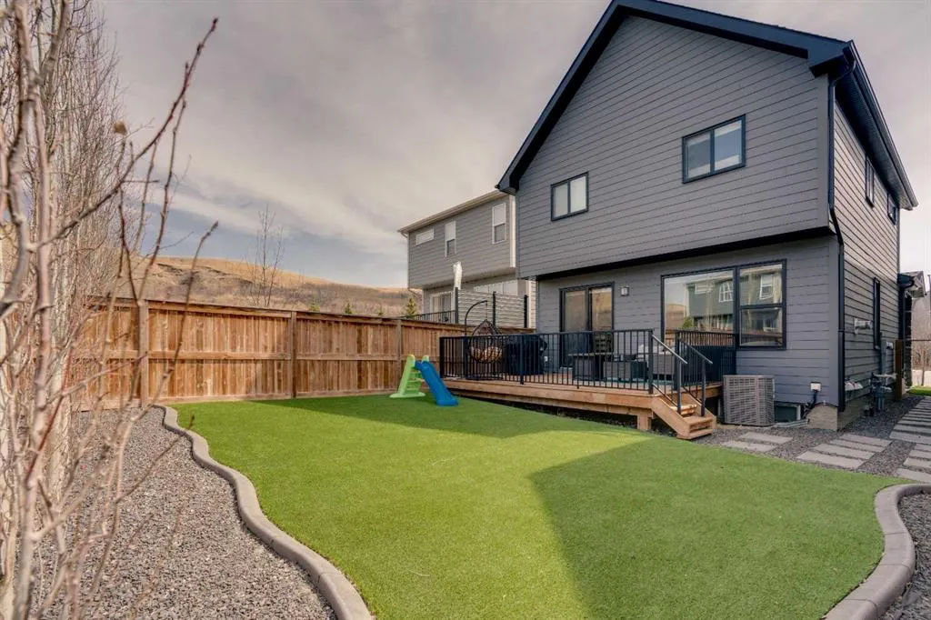 27 Cranbrook Court SE
