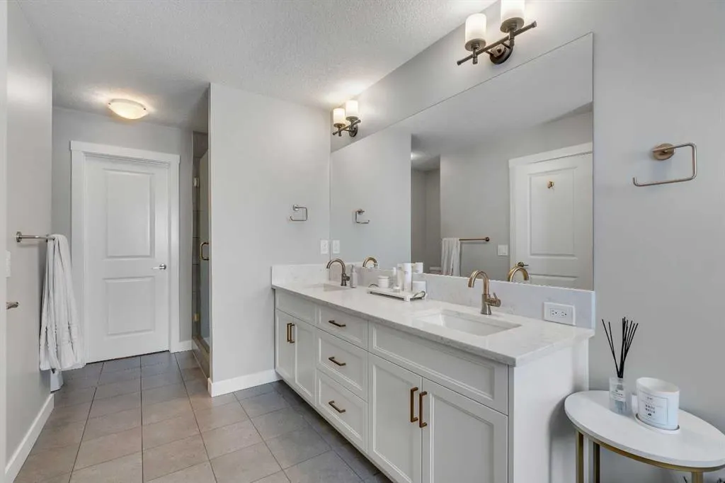 27 Cranbrook Court SE