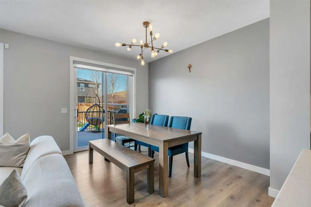 27 Cranbrook Court SE