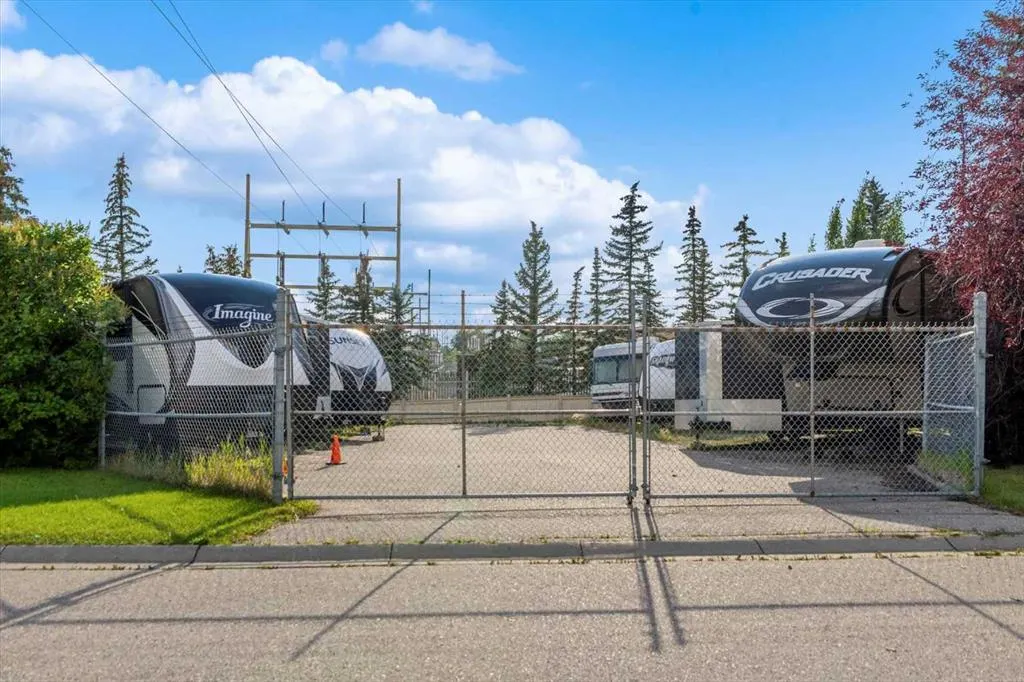 75 Hawkside Close NW