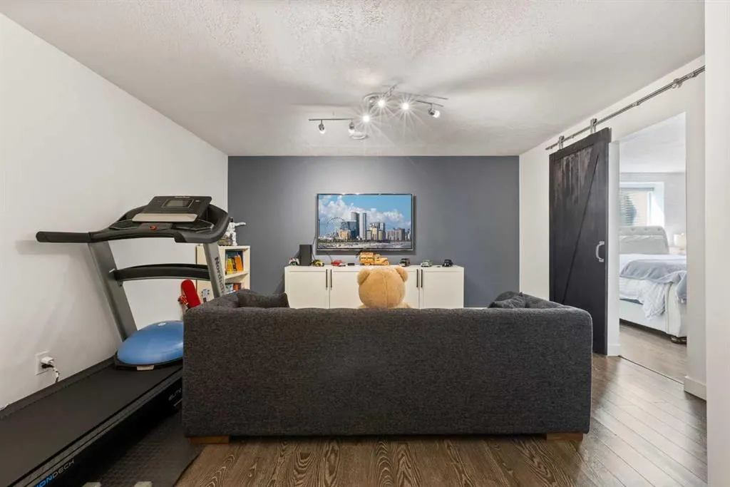 110 Coopers Common SW, #702