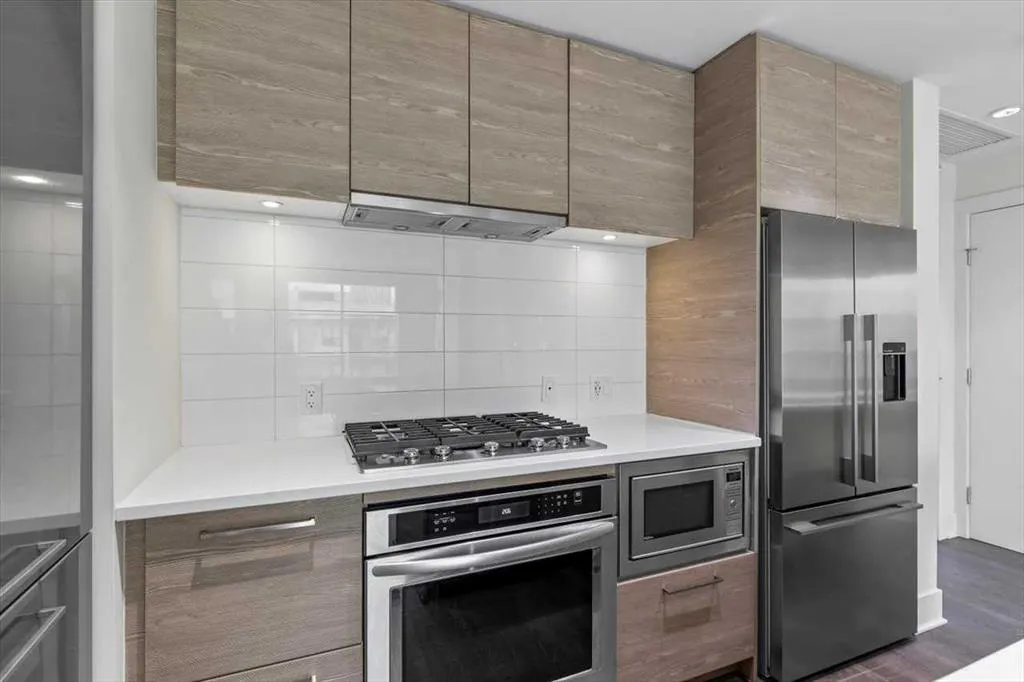 38 9 Street NE, #610