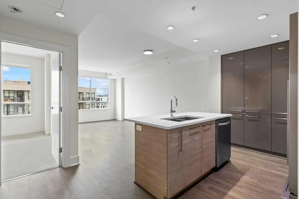 38 9 Street NE, #610