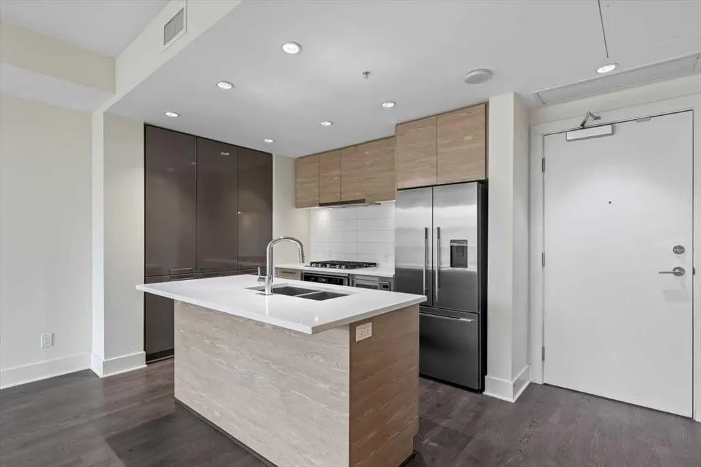 38 9 Street NE, #610