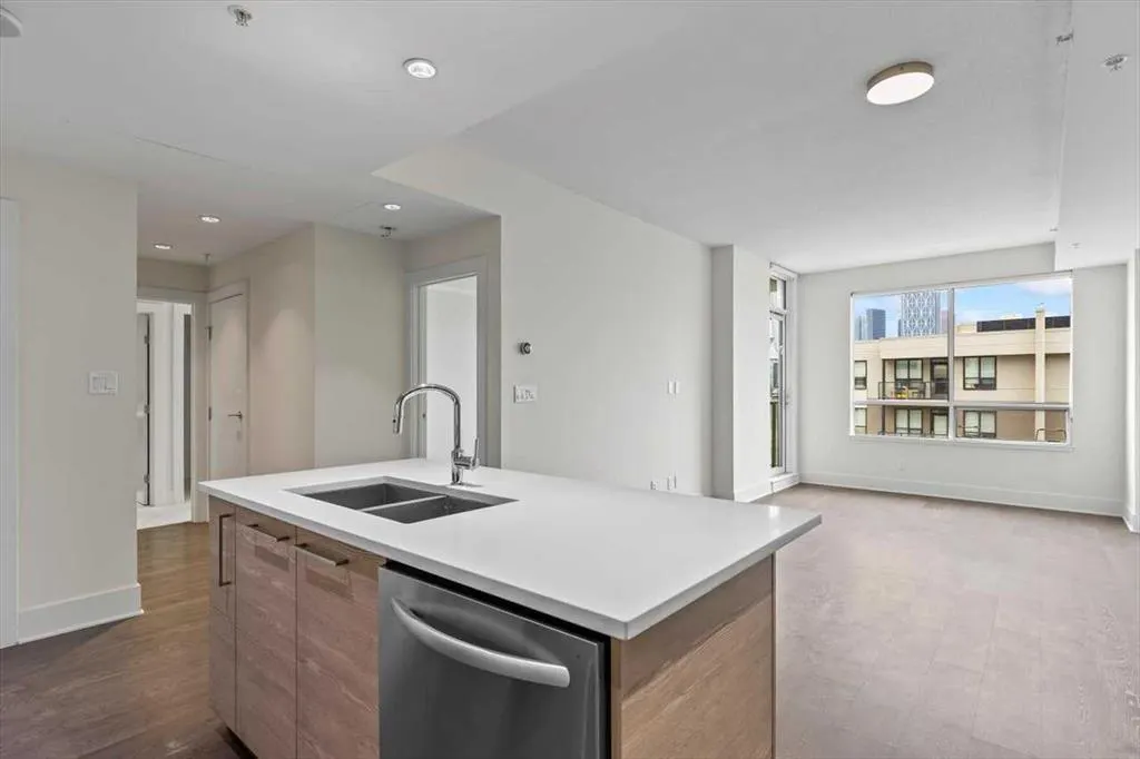 38 9 Street NE, #610