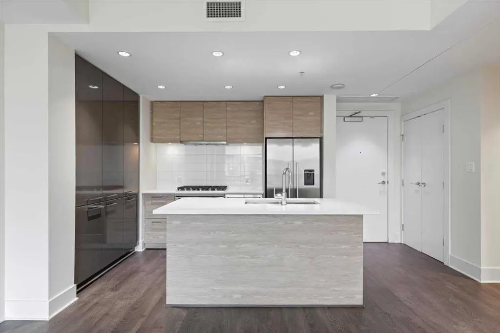 38 9 Street NE, #610