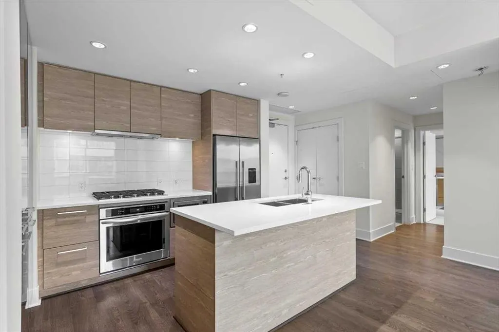 38 9 Street NE, #610