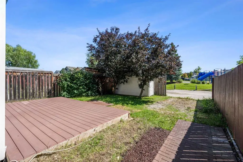 104 Saddlemead Road NE