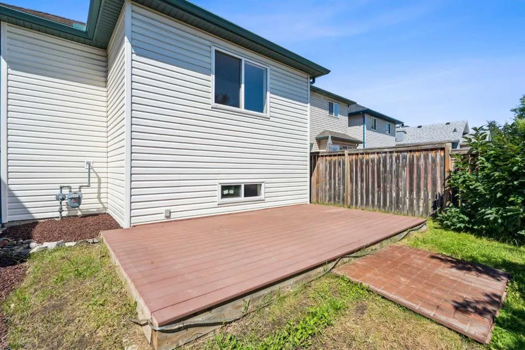 104 Saddlemead Road NE