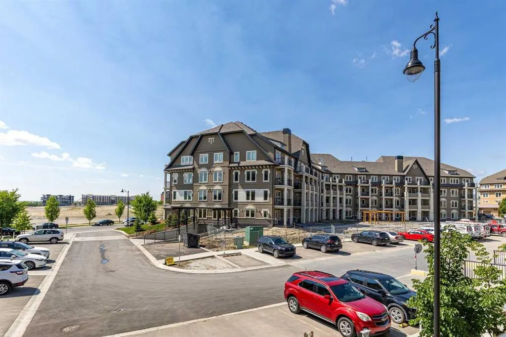 30 Mahogany Mews SE, #202