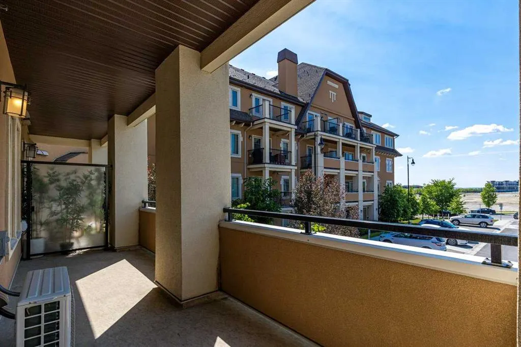 30 Mahogany Mews SE, #202