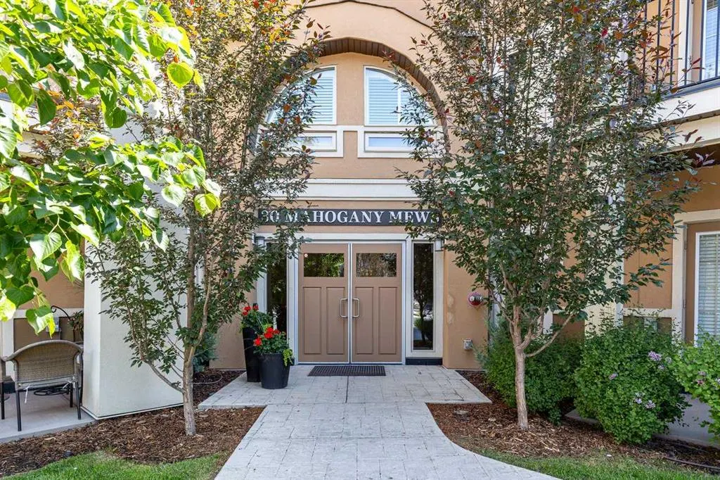 30 Mahogany Mews SE, #202