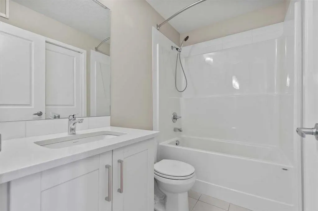 30 Mahogany Mews SE, #202