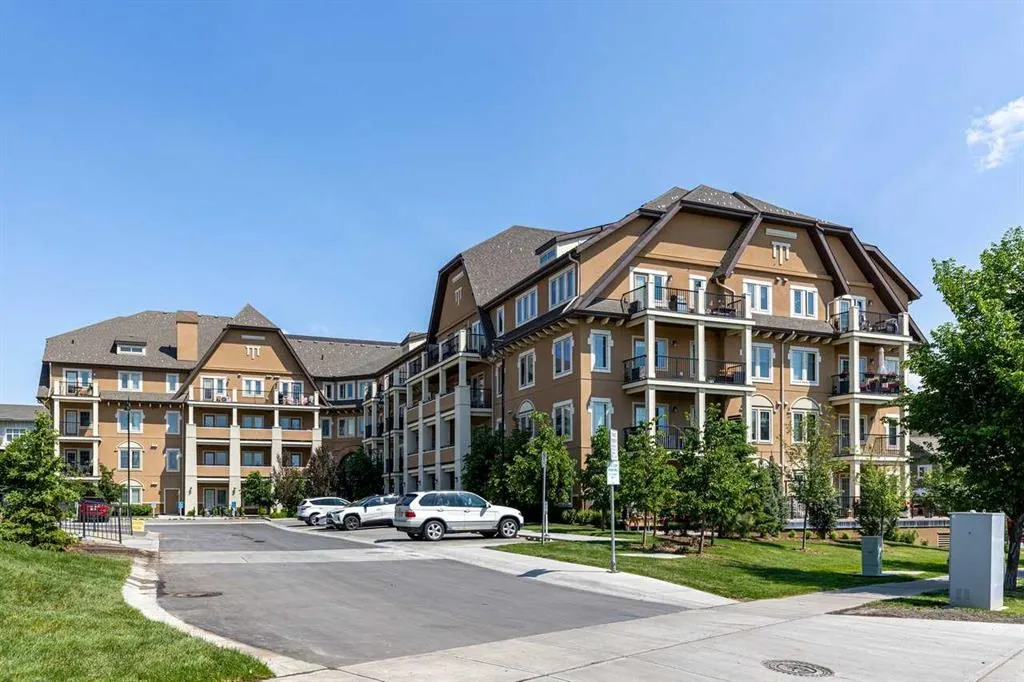 30 Mahogany Mews SE, #202