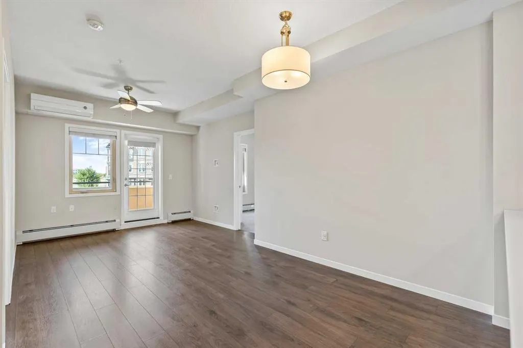 30 Mahogany Mews SE, #202