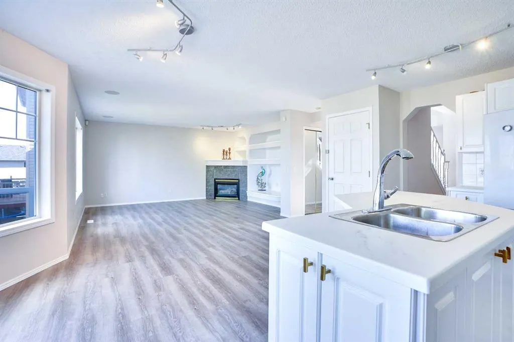 21 Panorama Hills Way NW