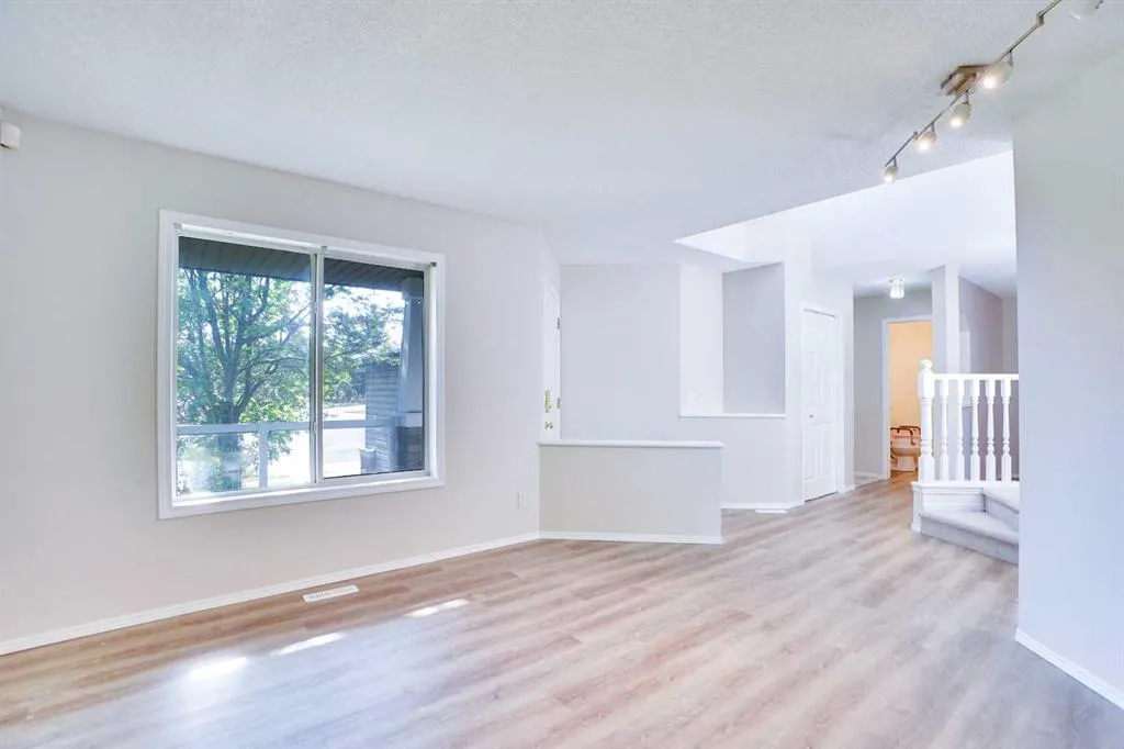 21 Panorama Hills Way NW