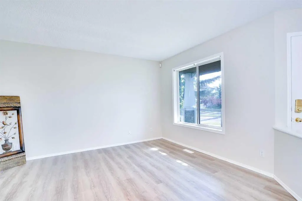 21 Panorama Hills Way NW