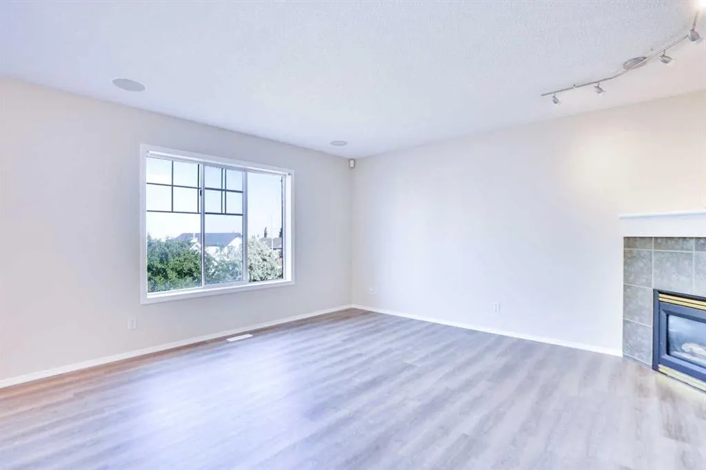 21 Panorama Hills Way NW