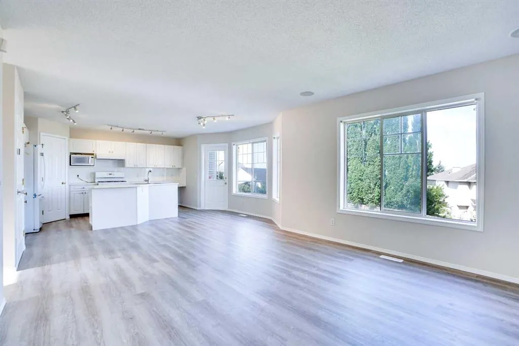 21 Panorama Hills Way NW