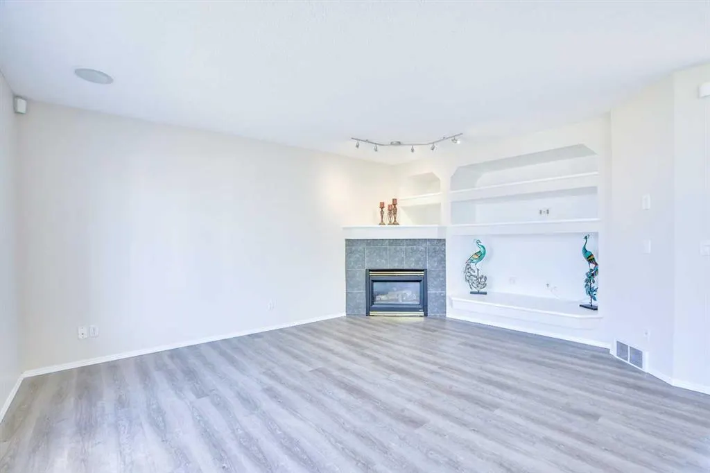 21 Panorama Hills Way NW