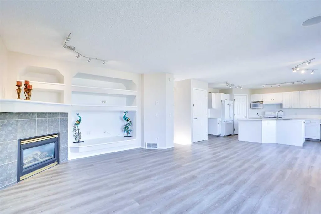 21 Panorama Hills Way NW