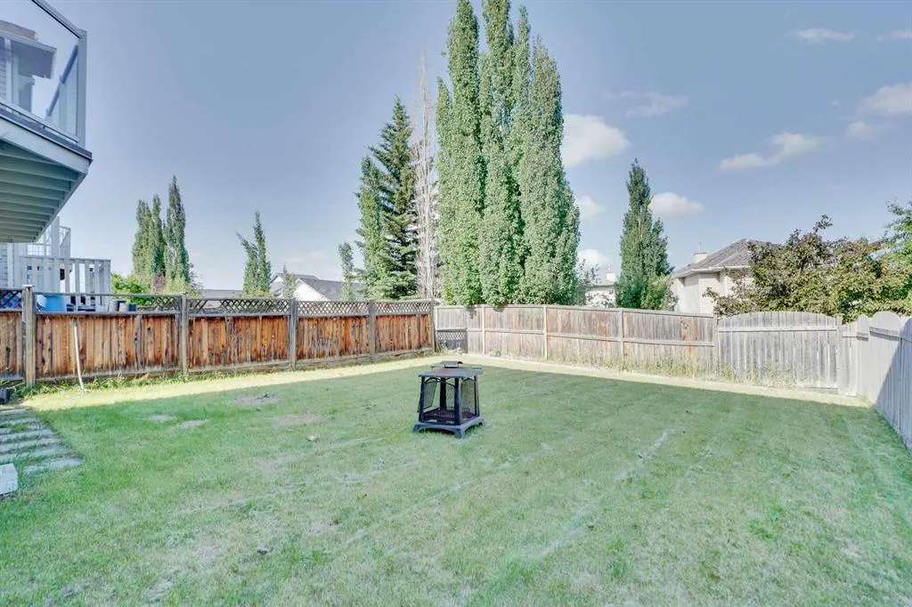 21 Panorama Hills Way NW