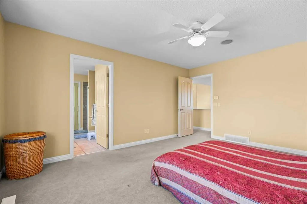 160 Royal Oak Heights NW
