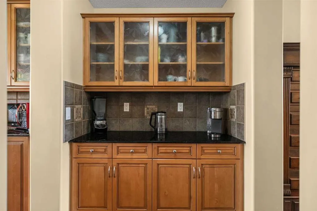 160 Royal Oak Heights NW