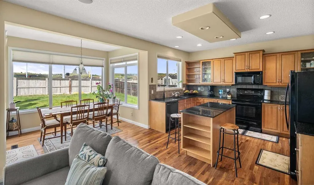 160 Royal Oak Heights NW