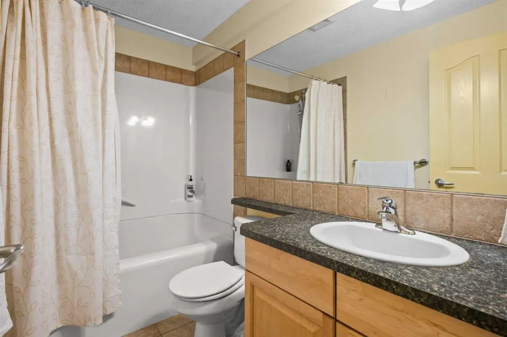160 Royal Oak Heights NW