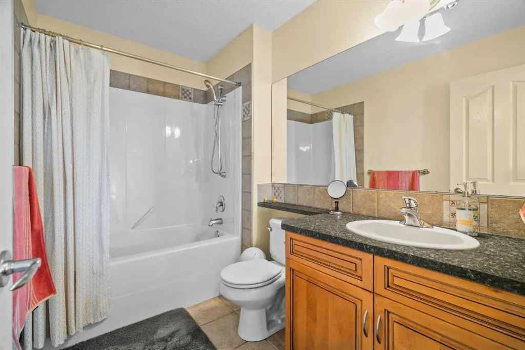 160 Royal Oak Heights NW