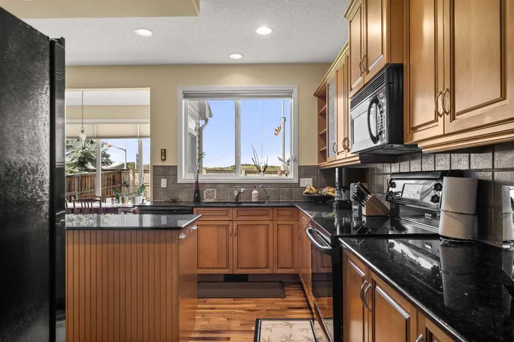 160 Royal Oak Heights NW