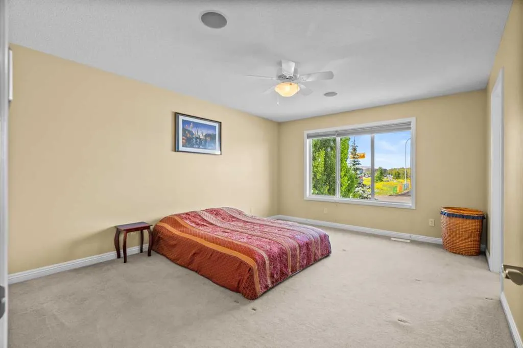 160 Royal Oak Heights NW