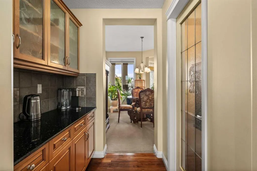 160 Royal Oak Heights NW