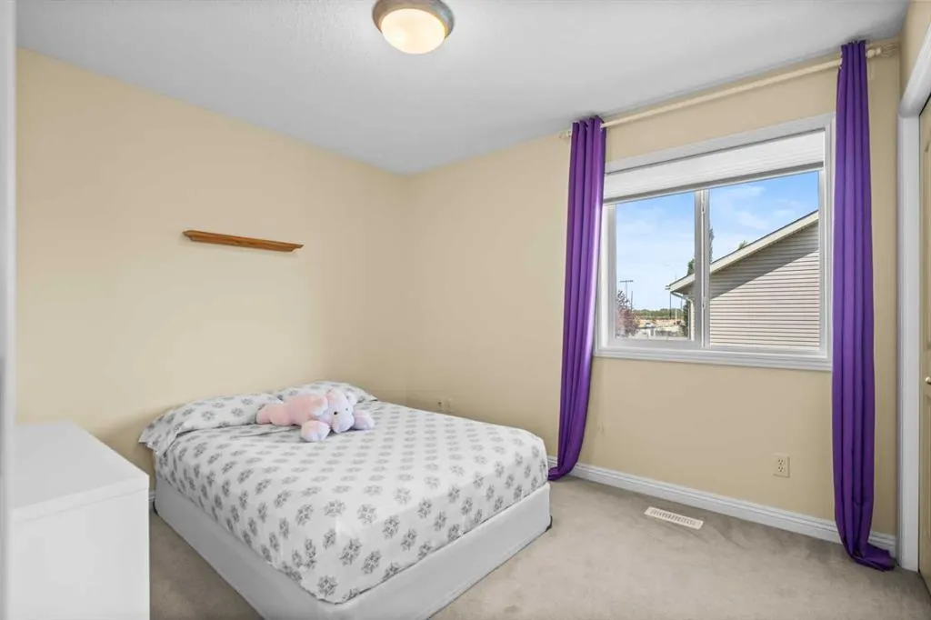 160 Royal Oak Heights NW