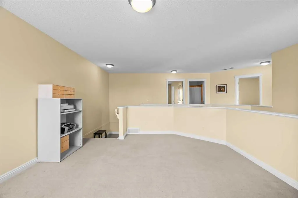 160 Royal Oak Heights NW