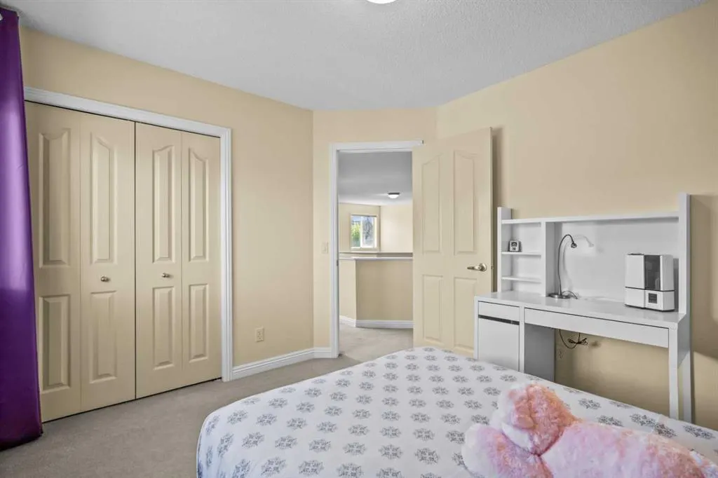 160 Royal Oak Heights NW
