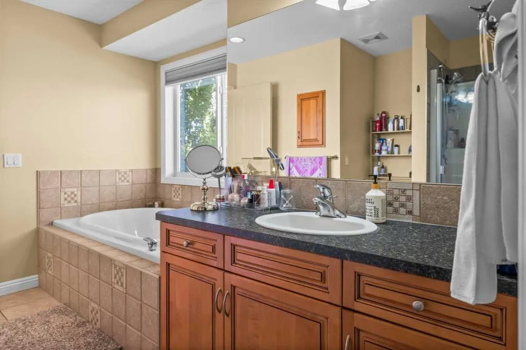 160 Royal Oak Heights NW