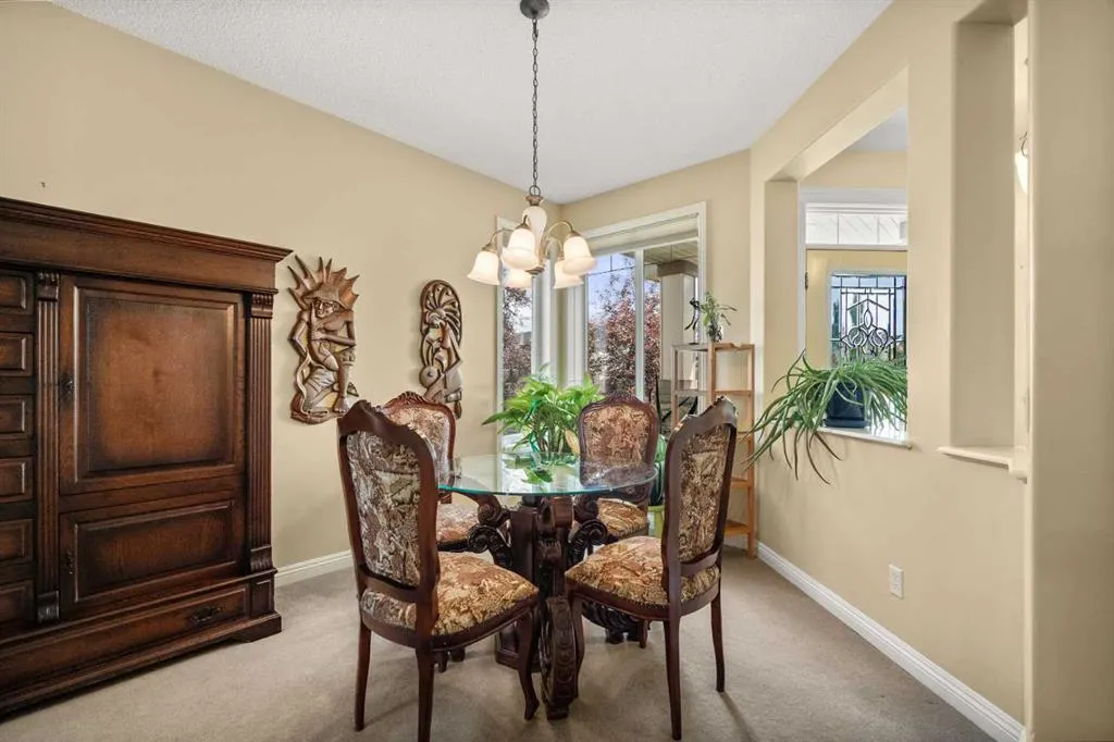160 Royal Oak Heights NW