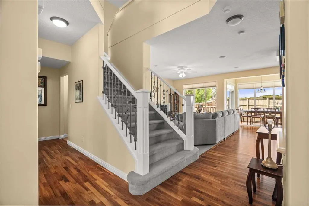 160 Royal Oak Heights NW
