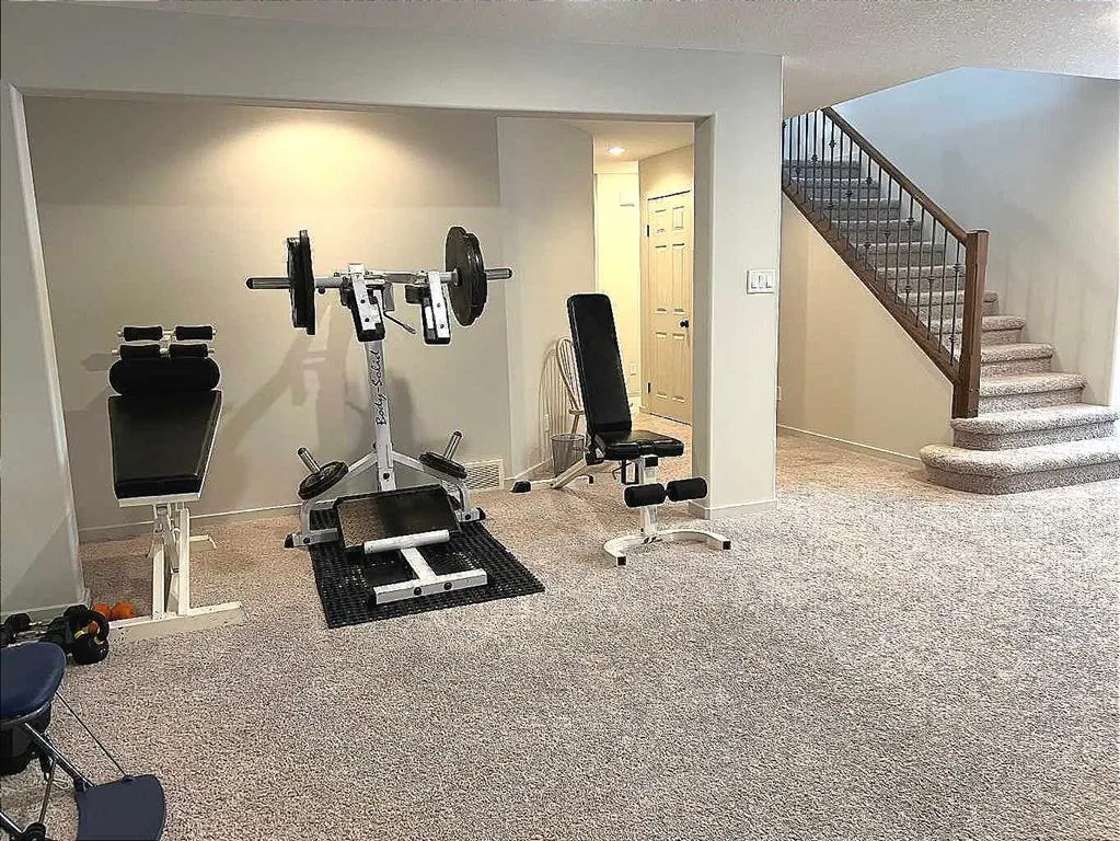 128 Grand River Boulevard W