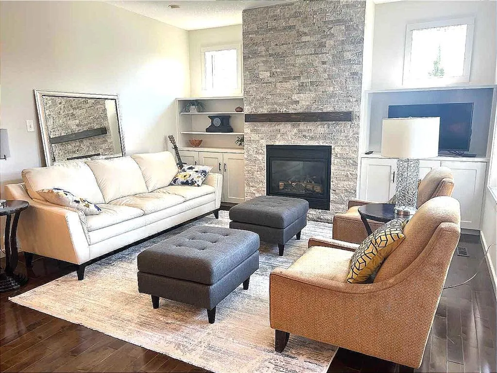 128 Grand River Boulevard W