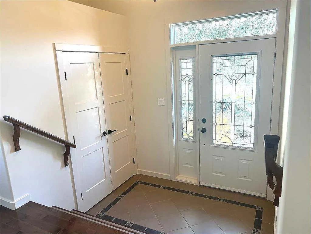 128 Grand River Boulevard W