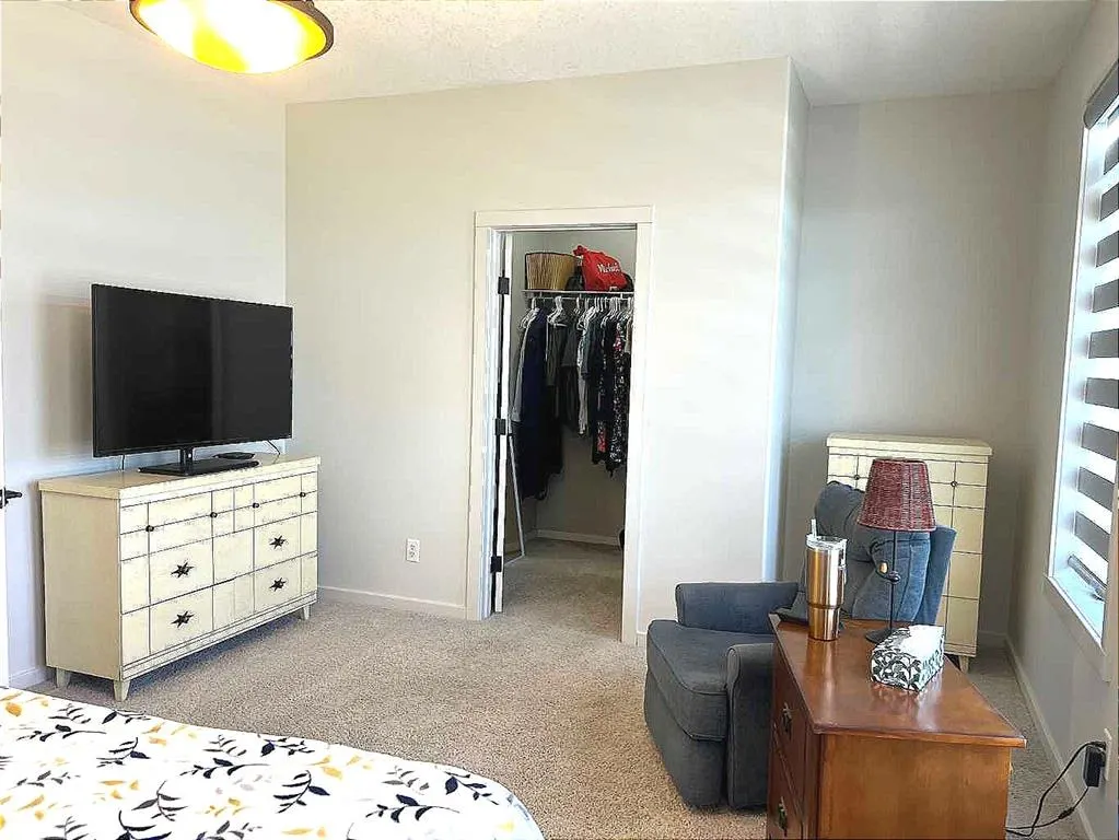 128 Grand River Boulevard W