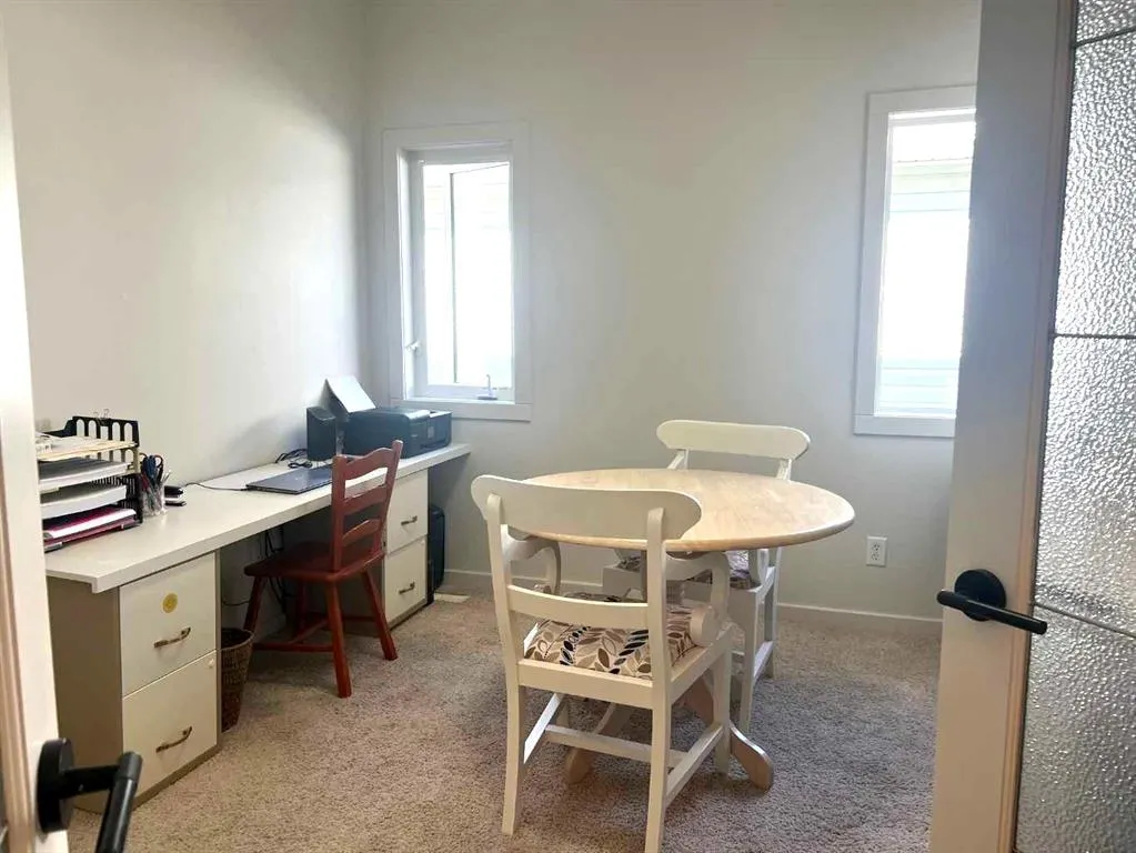 128 Grand River Boulevard W