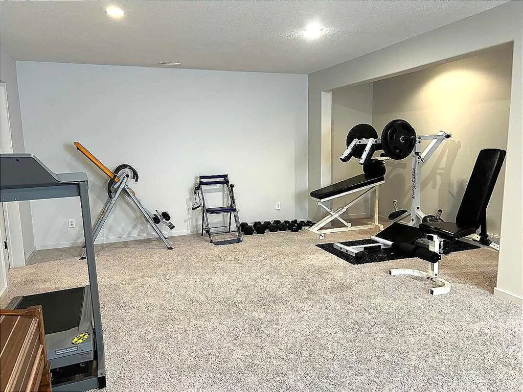 128 Grand River Boulevard W