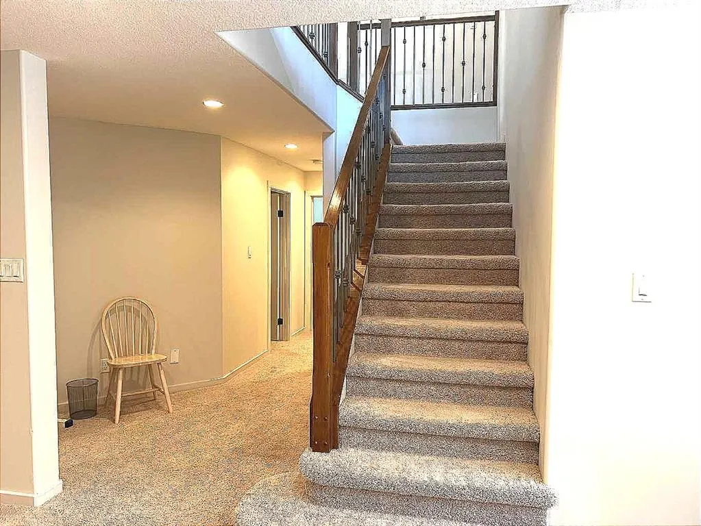 128 Grand River Boulevard W