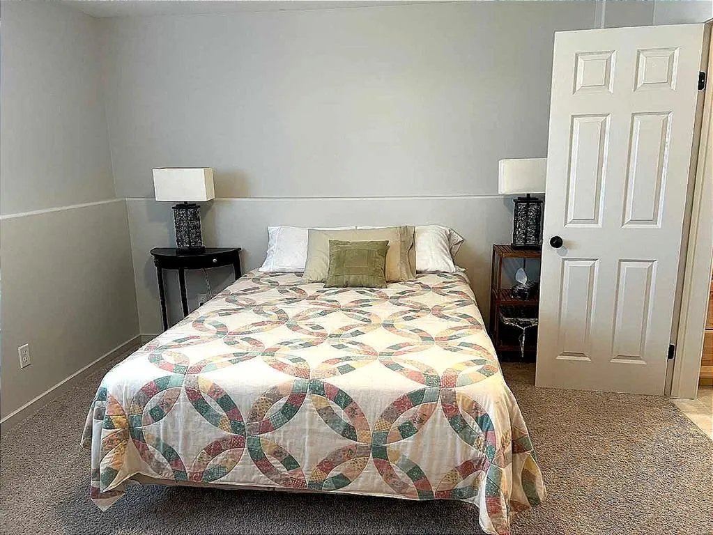 128 Grand River Boulevard W