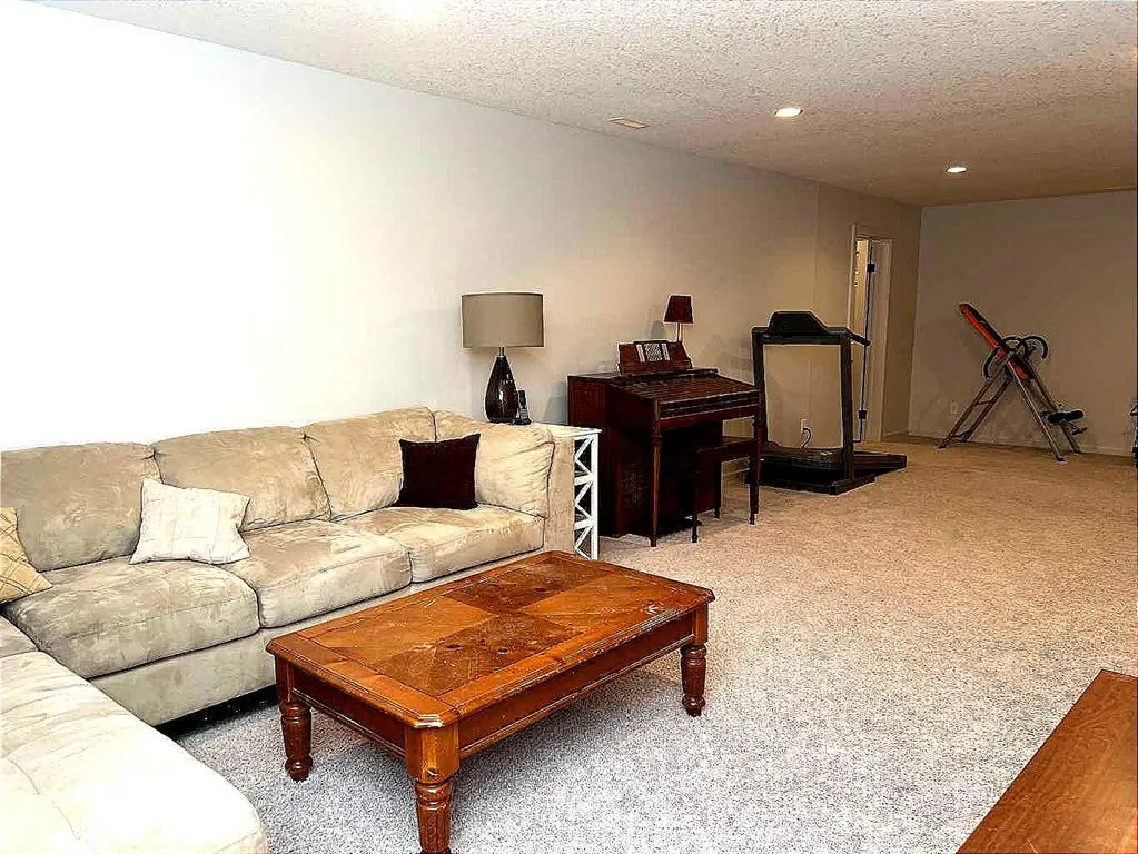 128 Grand River Boulevard W